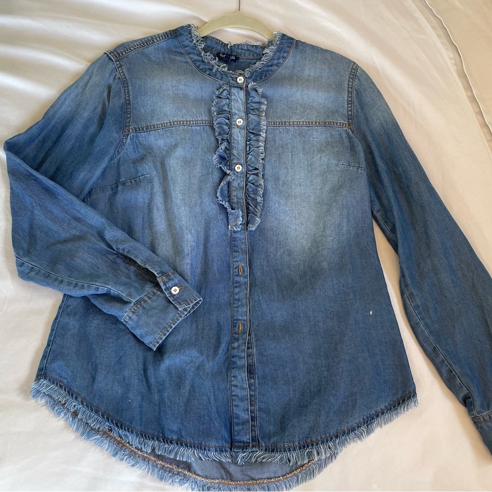 Splendid - Chambray Denim Shirt with Fun Frayed Hem and Tuxedo Buttons - Large